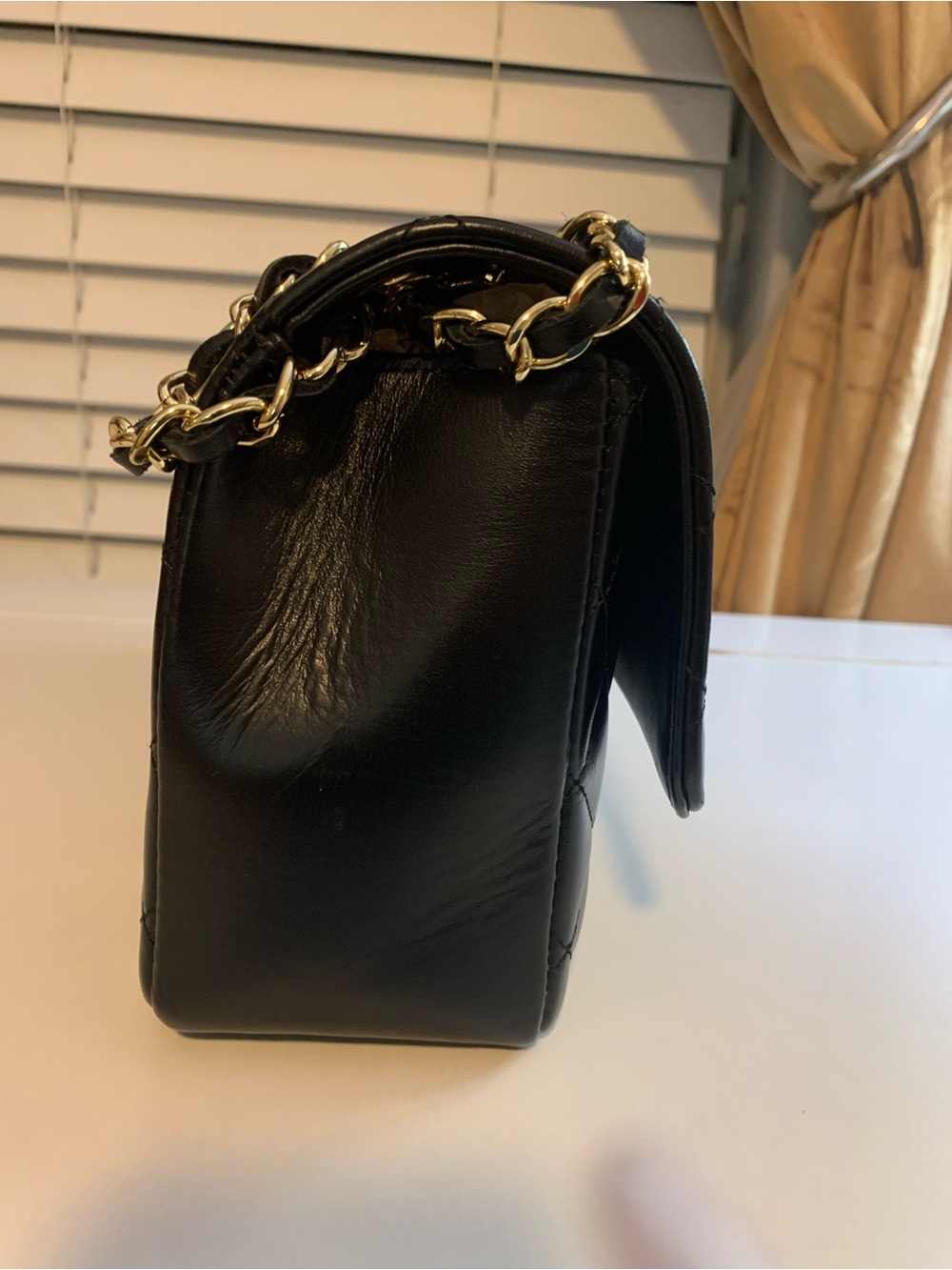 Classic Quilted Black Shoulder Bag with Gold Chain - Picture 5 of 7